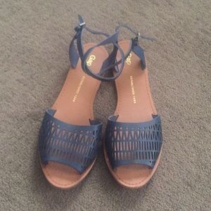 Gap women’s sandals